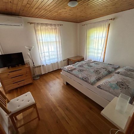 Stres-Less Sunny Apartments كوباريد المظهر الخارجي الصورة