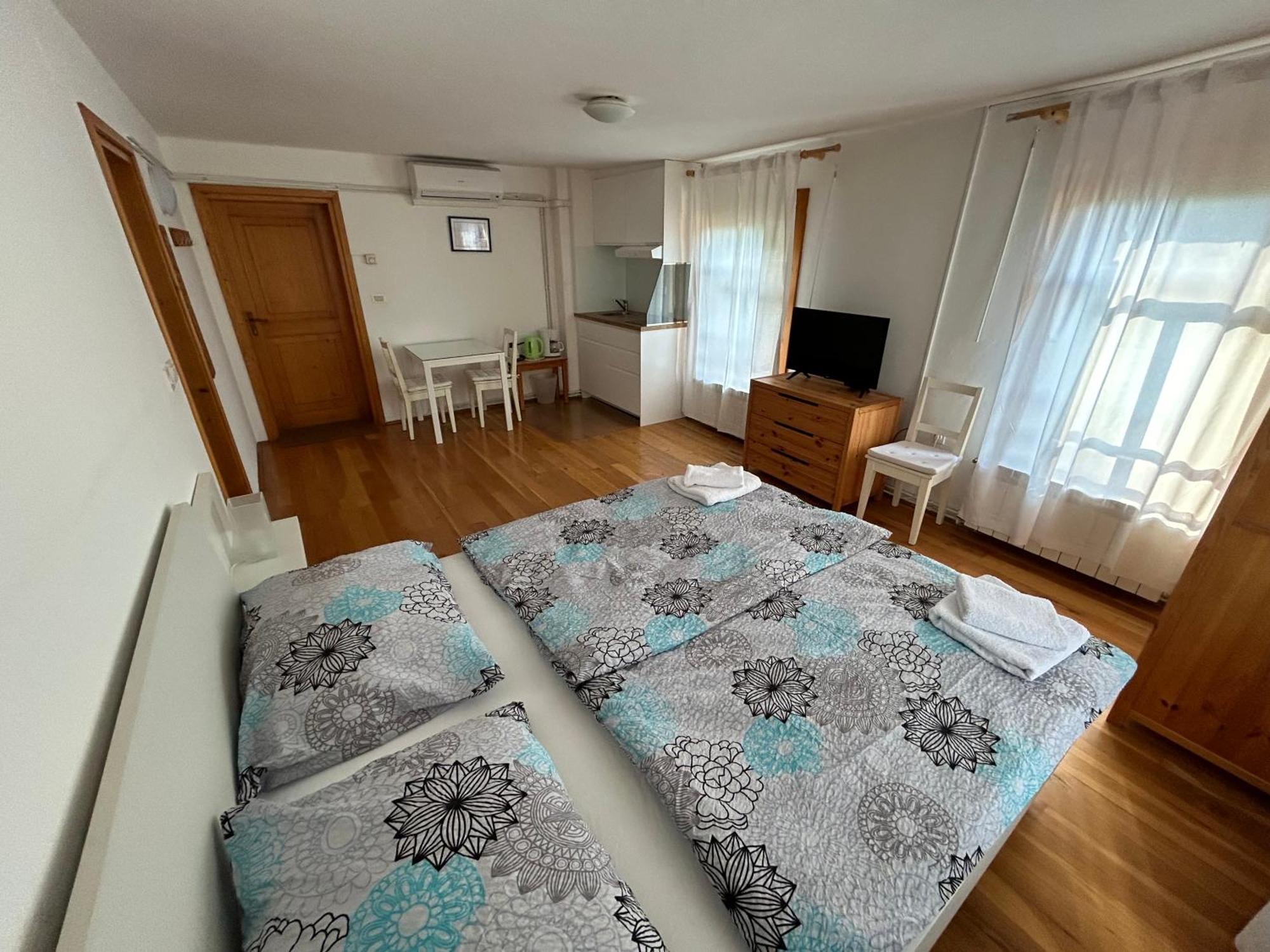 Stres-Less Sunny Apartments كوباريد المظهر الخارجي الصورة